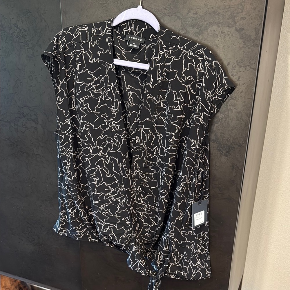 Trouve Black and White Cap Sleeve Tie Front Blouse
